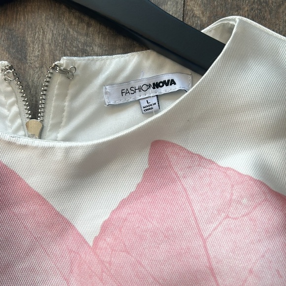 White Floral Elegant Dress - Picture 2 of 6